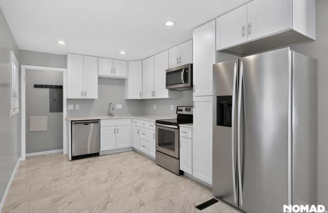 Charming 3BR House in Denver Gallery 3