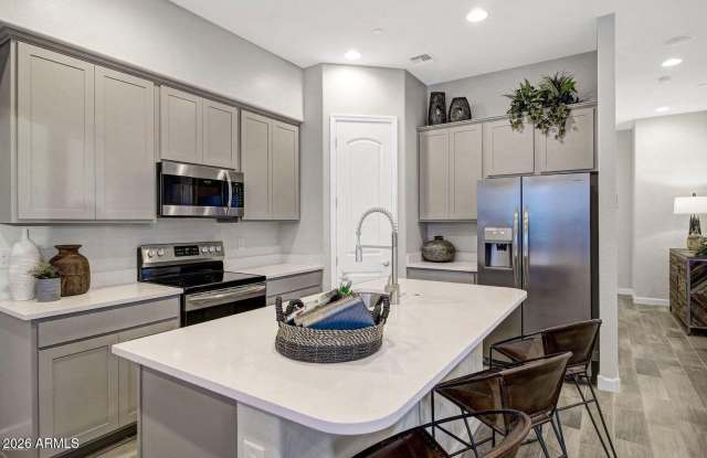 1825 N 43RD Terrace Gallery 4
