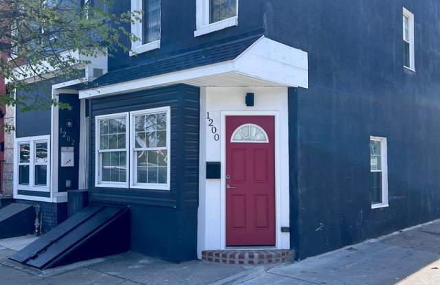 Baltimore - 2 + Den Bedrooms and 1.5 baths Available! Gallery 1