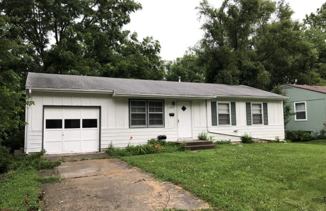 13719 10th Ter - 13719 10th Ter, Grandview, MO 64030