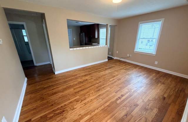 Great 2BR house with garage! Gallery 3