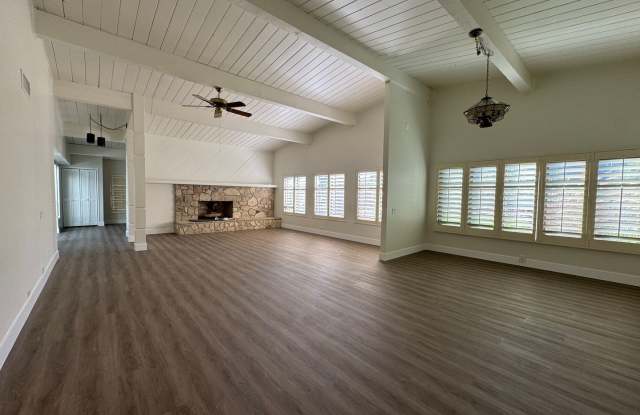 Spacious 4Bed/3Bath Home With 3 Car Garage Available Now! Gallery 3
