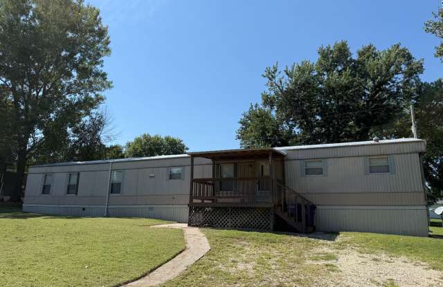 4 bedroom 2 Bathroom Mobile Home close to Marshall Field photos photos