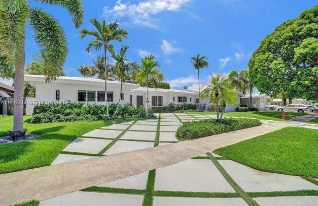 2080 NE 65th St photos photos