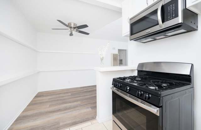 7245-51 Willoughby Ave. photos photos