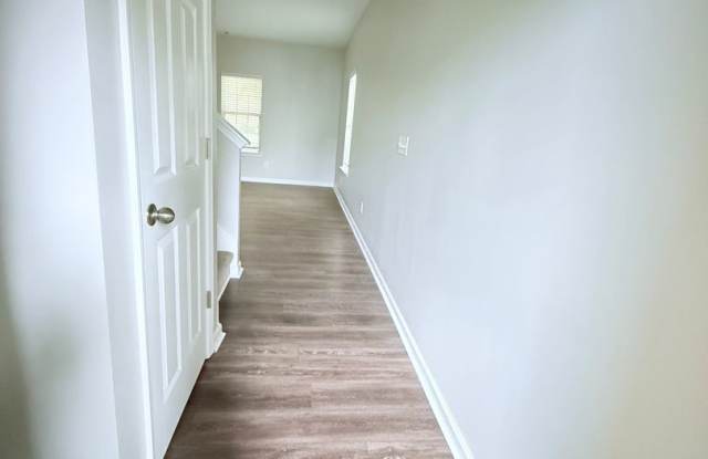 Open Concept Living & Oversized Primary Suite Gallery 3