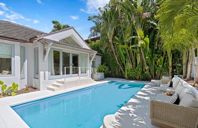 365 Hibiscus Avenue photos photos