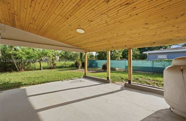 14310 SW 271st Ter Gallery 2