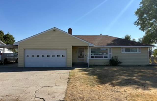 Charming 3 Bed Home with a Big Backyard Gallery 1