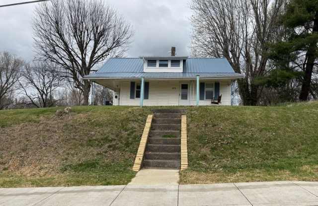 Charming Farmhouse near Downtown Jonesborough. photos photos Charming Farmhouse near Downtown Jonesborough. photos photos