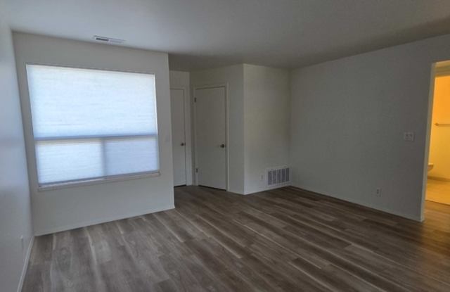 1583 East Stratford Avenue - 2 photos photos 1583 East Stratford Avenue - 2 photos photos