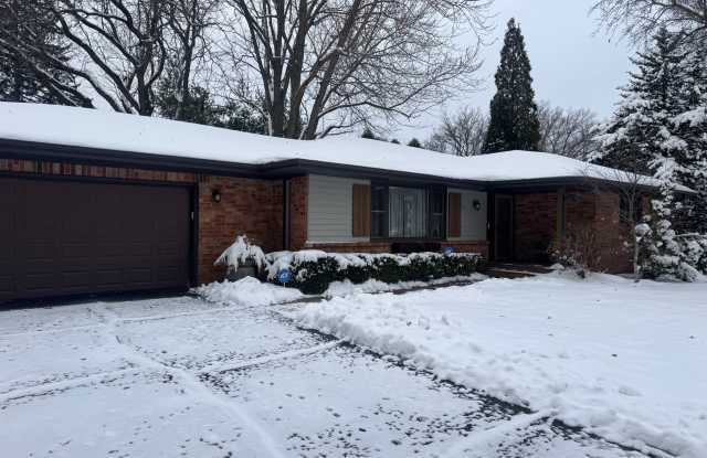 1014 Saint Andrews Way photos photos