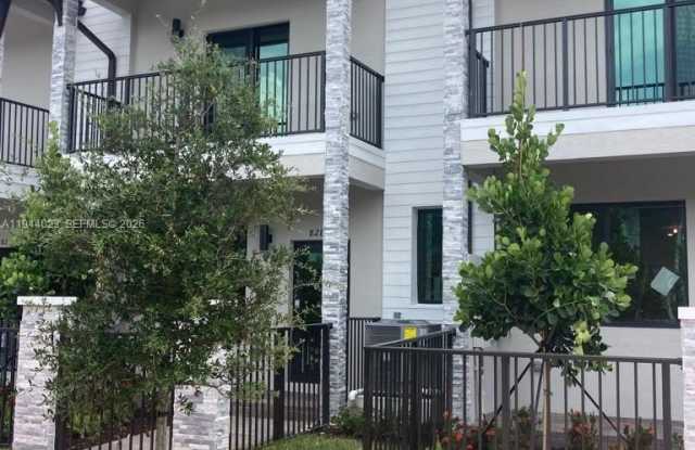 8286 NW 43 ST photos photos