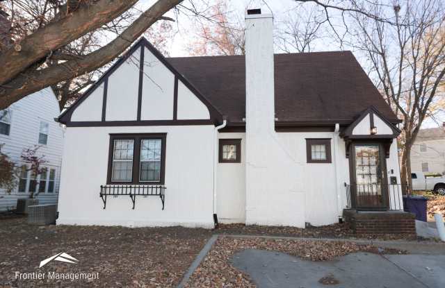 Awesome 4 bedroom 2 bathroom home located in the heart of Manhattan. - 1843 Anderson Avenue, Manhattan, KS 66502