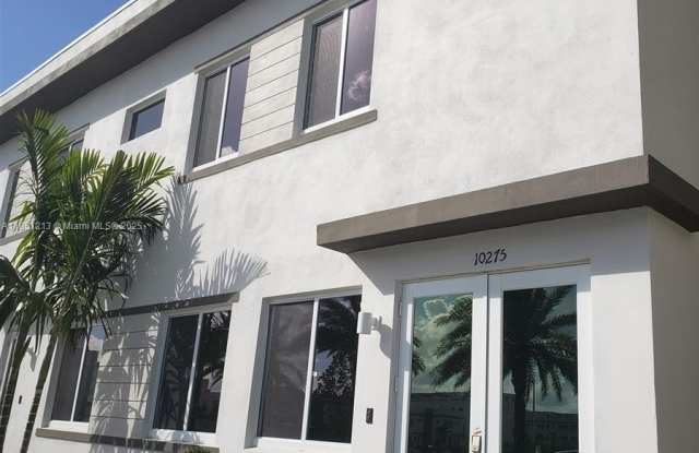 10275 NW 66th St photos photos
