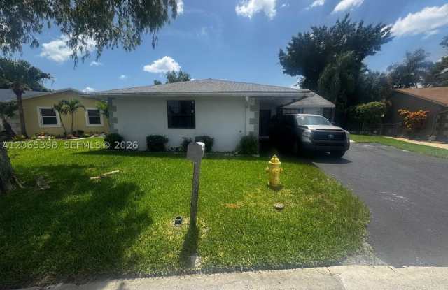 8848 NW 76th Ct Gallery 1