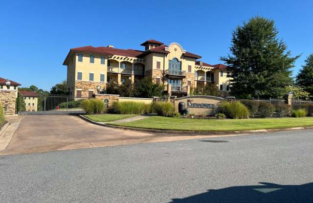 Stunning 2 Bedroom 2 Bathroom Gated Condo located at 422 Chenal Woods in Little Rock, Arkansas Gallery 3