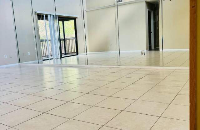 802 Lakeview Circle - 802 Lakeview Circle, Royal Palm Beach, FL 33411