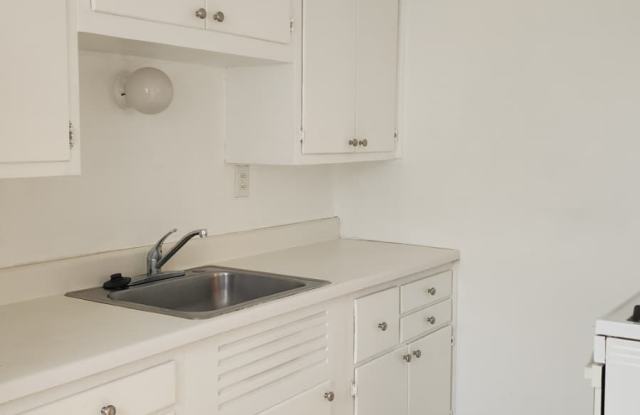21319 Kingsville Street - 104 Gallery 2