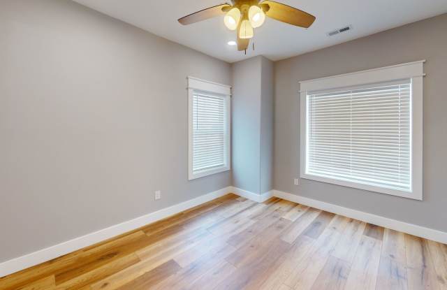✴️ Waitlist for Aug2027–Jul2028 Now Open! |6BR 6BA New Townhome in Fort Sanders Near UTK Gallery 4