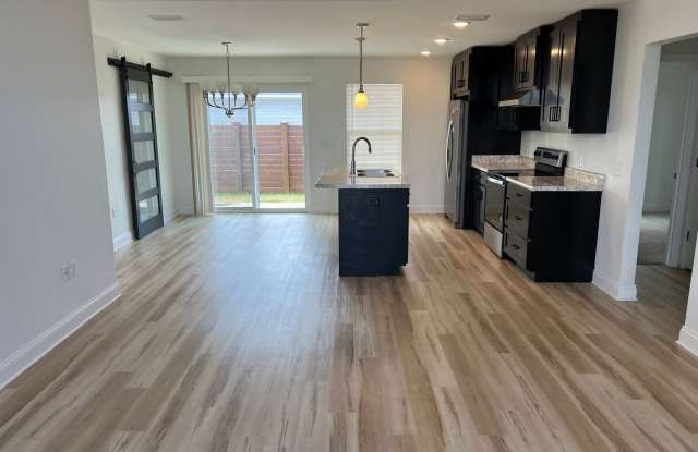 4 bedroom 2 bath house Gallery 3