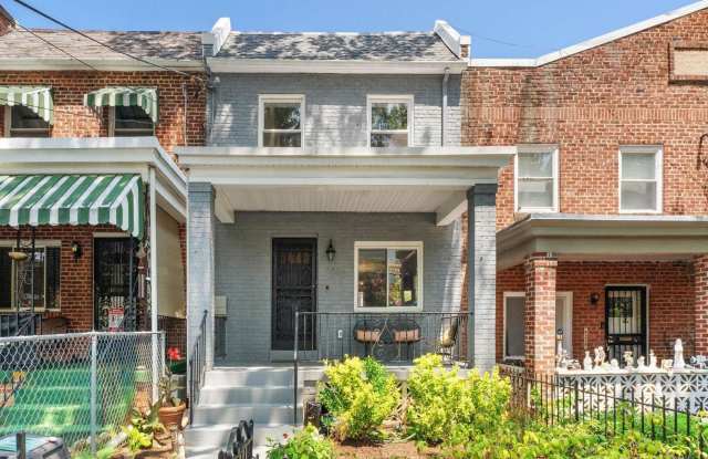 4226 GAULT Place NE - 4226 Gault Place Northeast, Washington, DC 20019