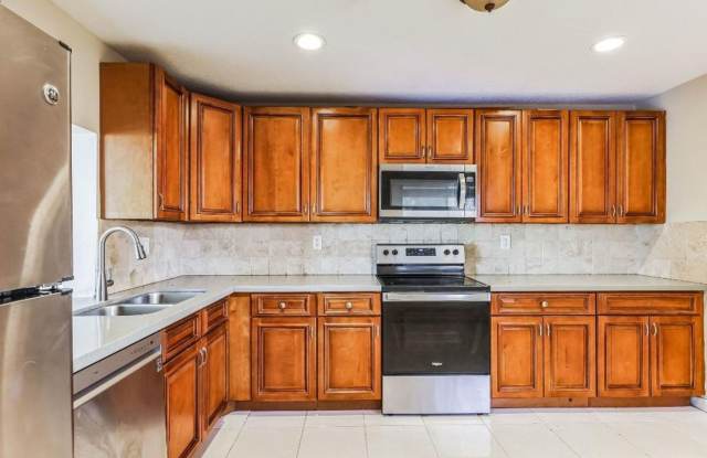 3 Bedroom Townhome in North Lauderdale Gallery 4