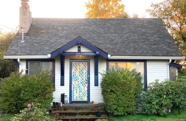 12921 SE Oatfield Rd - 12921 Southeast Oatfield Road, Oak Grove, OR 97222