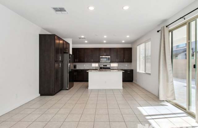 4 Bed / 3 Bath Single Family Home in Chandler Gallery 3