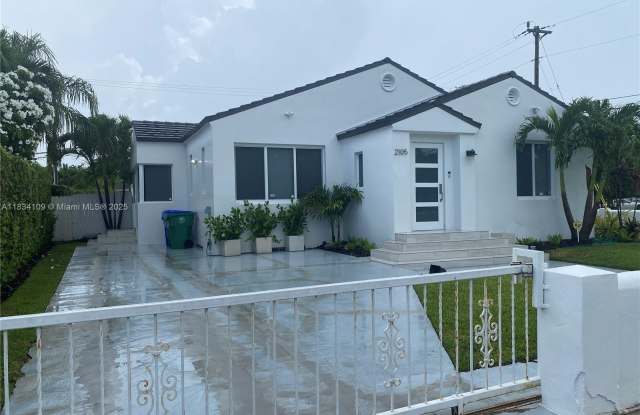 2105 SW 12 St. photos photos