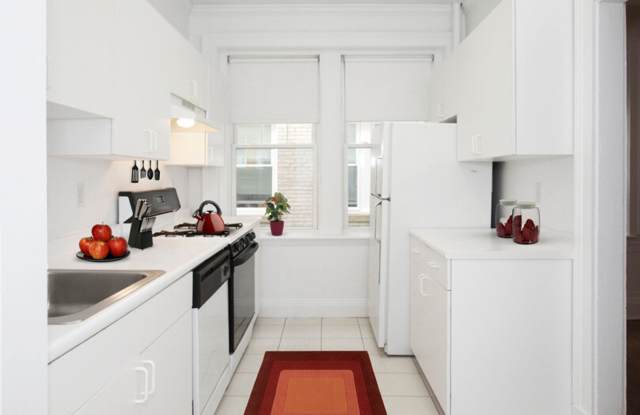 Large 3 bedroom unit near the B, C and D lines. photos photos