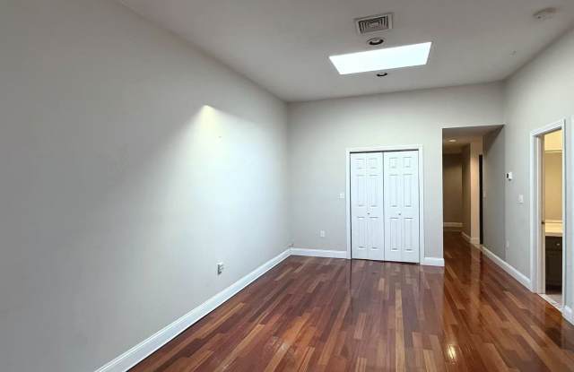 10 Weston Ave Gallery 3