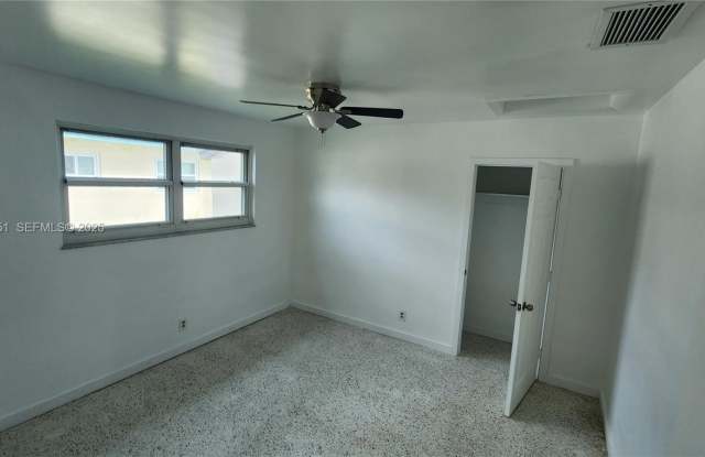 4555 SW 32nd Ave photos photos