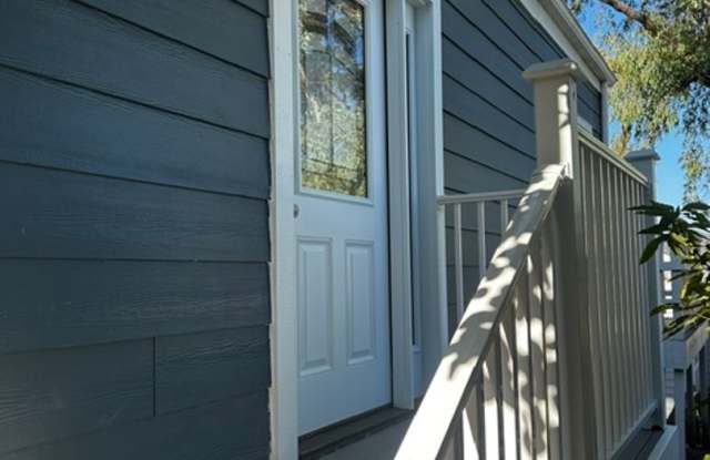 Freshly Renovated Studio Apartment w/ Utilities Included! Gallery 1