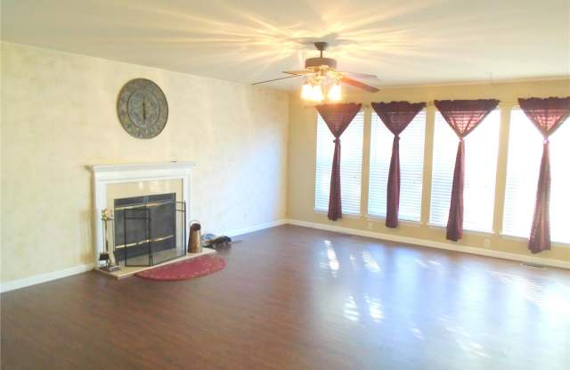 930 HOLLIDAY Drive Gallery 2