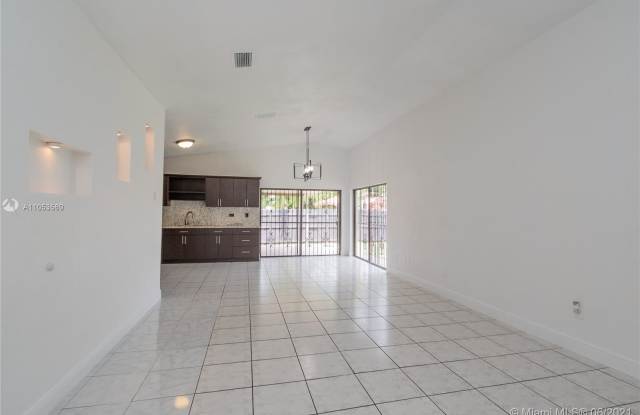 18218 SW 114th Ct Gallery 4