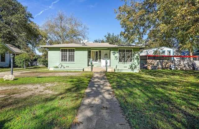 210 W Willingham Street - 210 West Willingham Street, Cleburne, TX 76033
