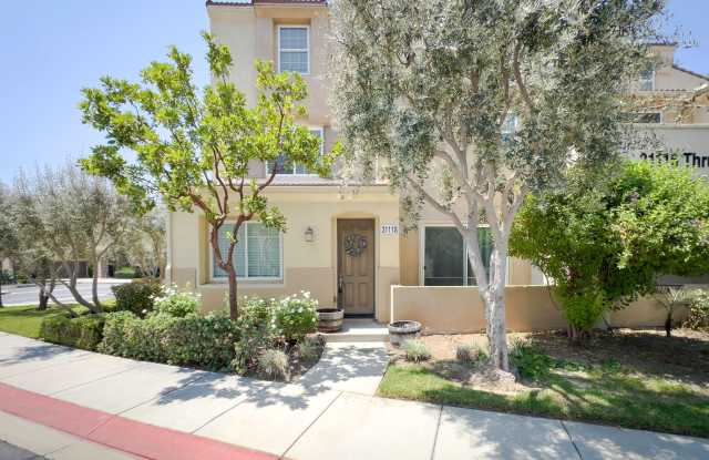 Beautiful South Temecula Townhome in the Gated Community of Temecula Lanes! Gallery 3