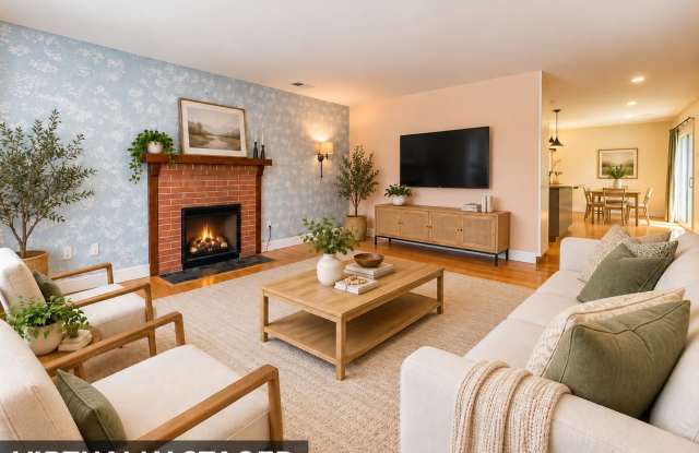 Gorgeous 3 Bedroom 2 Bath Home with Spectacular Curb Appeal! Gallery 3