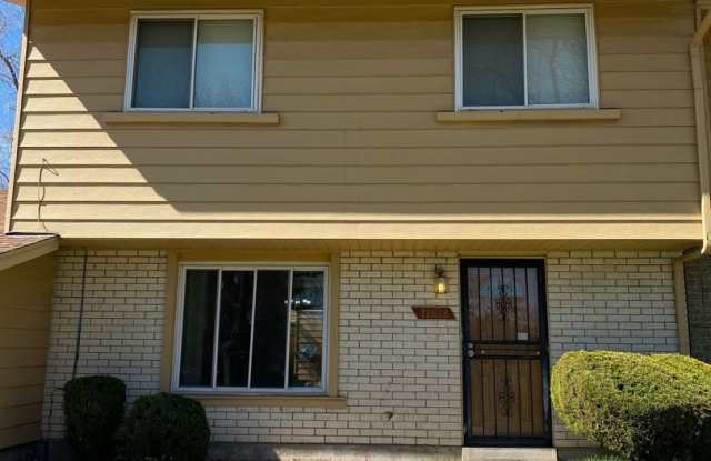 Amazing 3 Bed / 2.5 Bath Townhome in 1st Village! photos photos