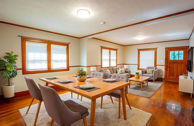 3 Bedroom / 1 Bath Home with Washer/Dryer and Garage in Fremont! photos photos