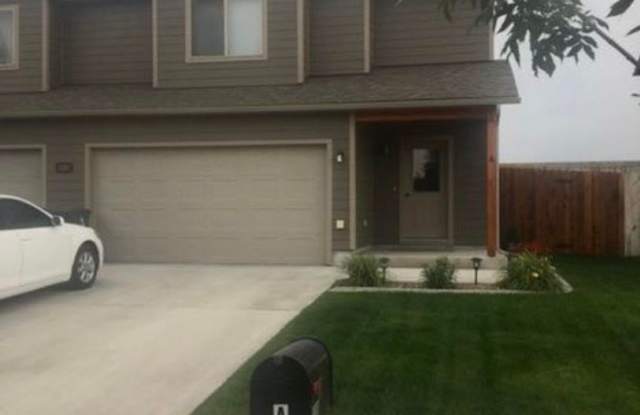3 Bed 2.5 Bath in Belgrade with attached double garage photos photos