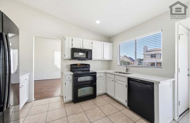 6Bed/3Bath Split Level House at Cactus/75th Ave! Ready for Immediate Move-In! -- POOL! photos photos