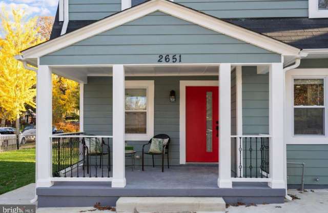 2651 MYRTLE AVENUE NE Gallery 2