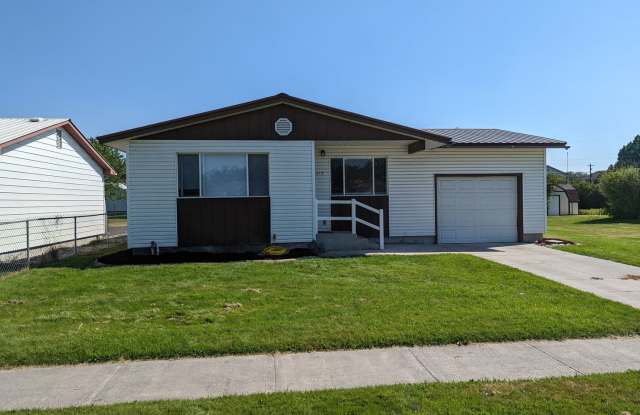 Charming 3 bedroom 1 bath home in Rexburg! photos photos