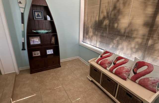 4 Bed 2 Bath FURNISHED and only STEPS from the beach! Gallery 3