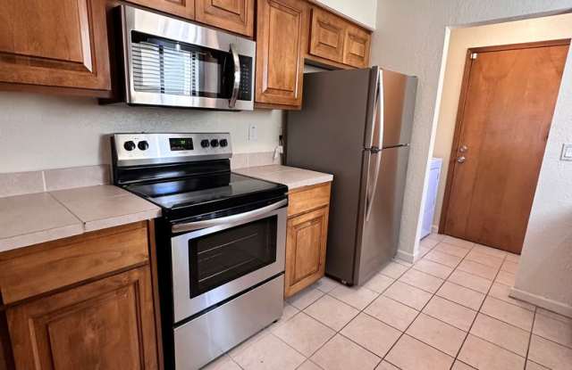 2 Bedroom 2 Bath Townhome w/2 Car Garage and Refrigerated Air photos photos