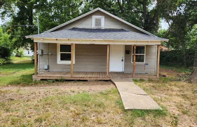 Spacious 2-Bedroom, 1-Bathroom Home AVAILABLE NOW!! Gallery 1