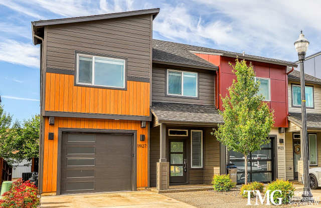 3 Bedroom 2.5 Bathroom Townhome in Great Brush Prairie Location! photos photos