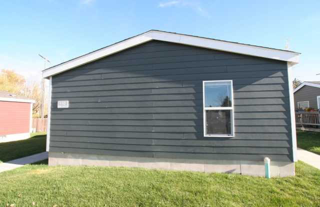 Manufactured home behind the mall Gallery 1